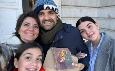Familia de familias: el icono de la Sagrada Familia bendice los hogares de nuestra parroquia